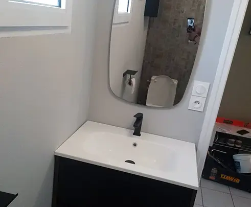 Meuble salle de bain avec évier